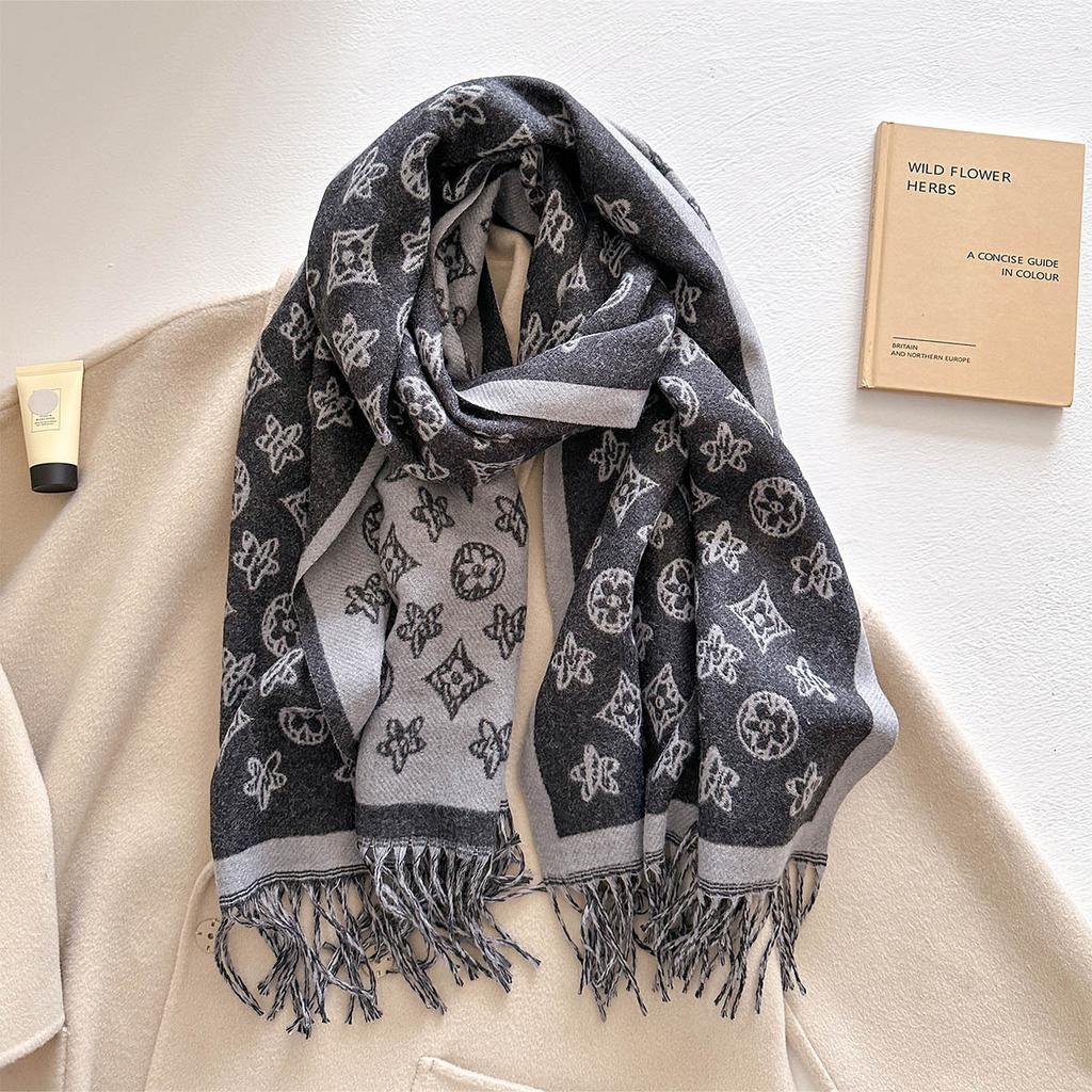 Autumn and winter new retro imitation cashmere jacquard scarf women's versatile thickened warm scarf long fringed shawl