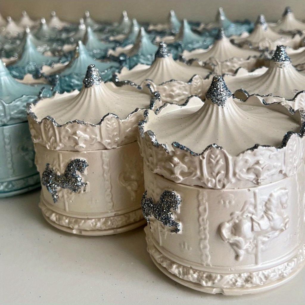 Drewniana forma do słoików w kształcie konika, okrągła forma do świec gipsowych, forma silikonowa, forma ceramiczna do gipsu i cementu.