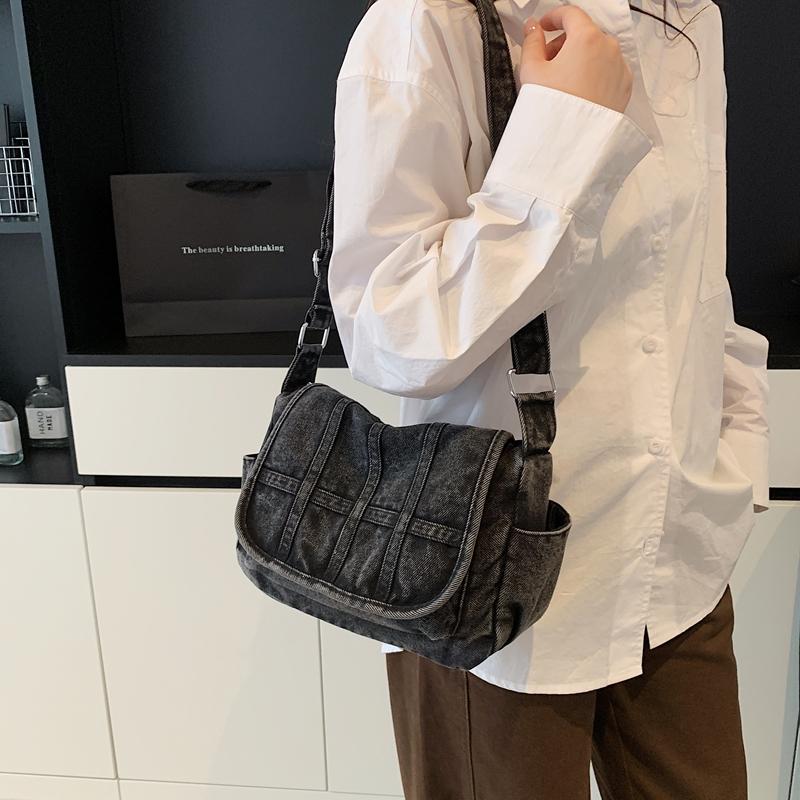 Denim Crossbody Bag for Women – Minimalist Shoulder Bag with Adjustable Strap – Perfect for Casual & Streetwear Styles