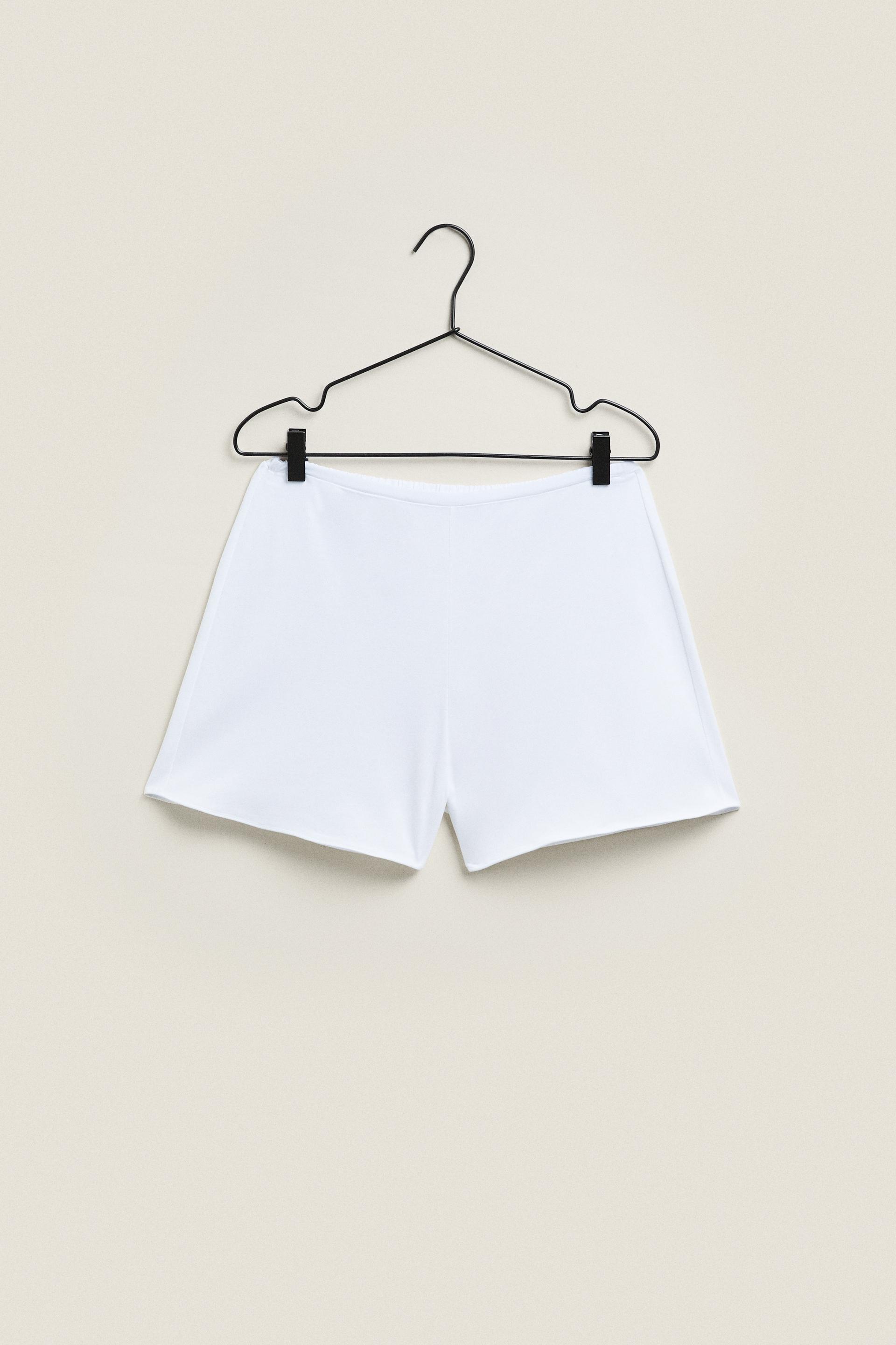 

БЕЛЫЕ ШОРТЫ