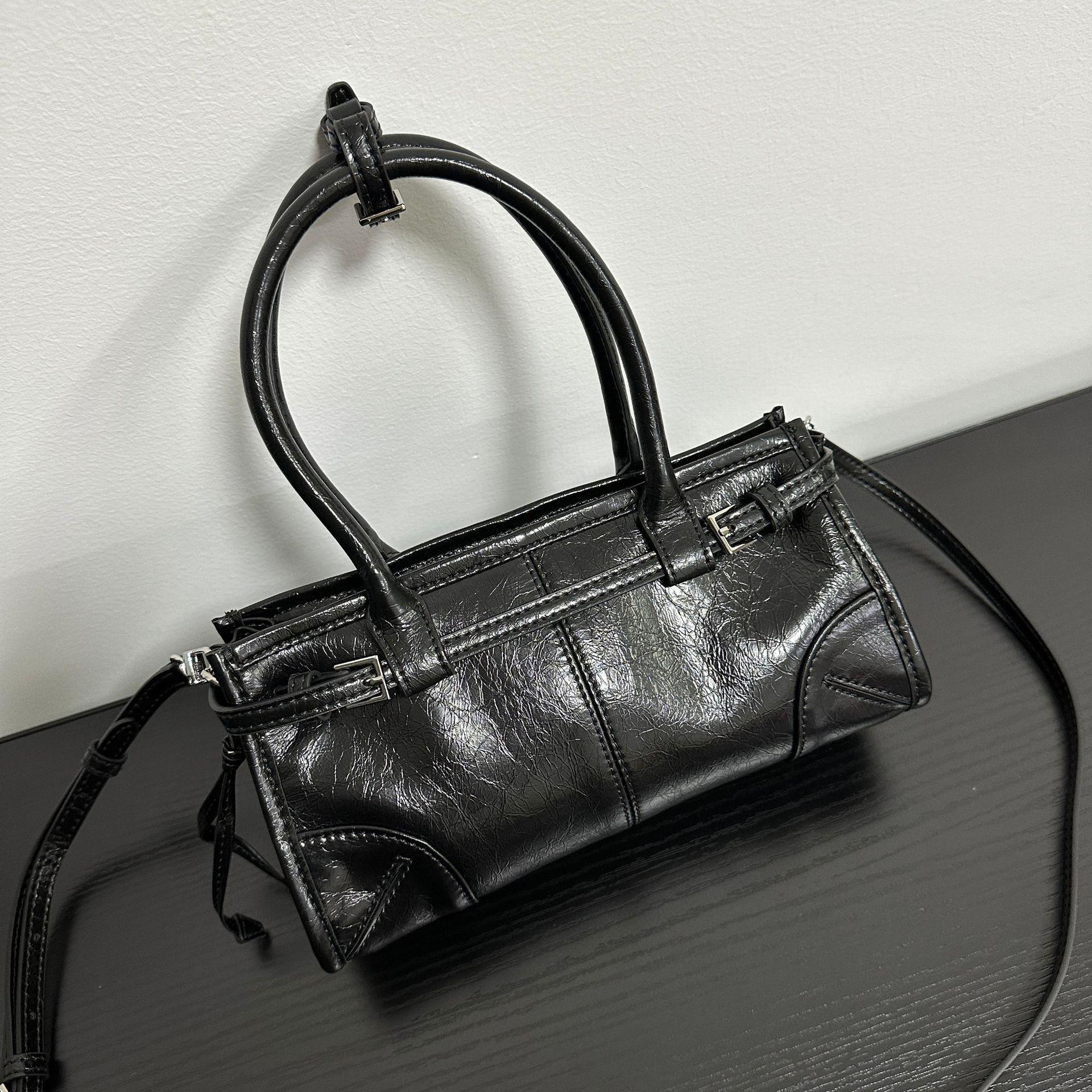 

Niche handbag for women, 2025 retro light luxury oil wax leather single-shoulder bag, versatile crossbody bag, underarm bag 23.5x7x12cm чёрный