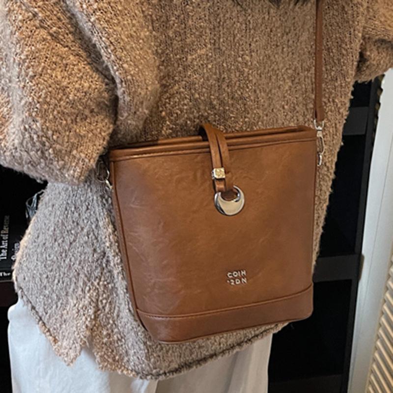 2025 New Bucket Bag Female Messenger Simple Fashion Classic European and American Style Shoulder Messenger Bag Female Foreign Style Bag