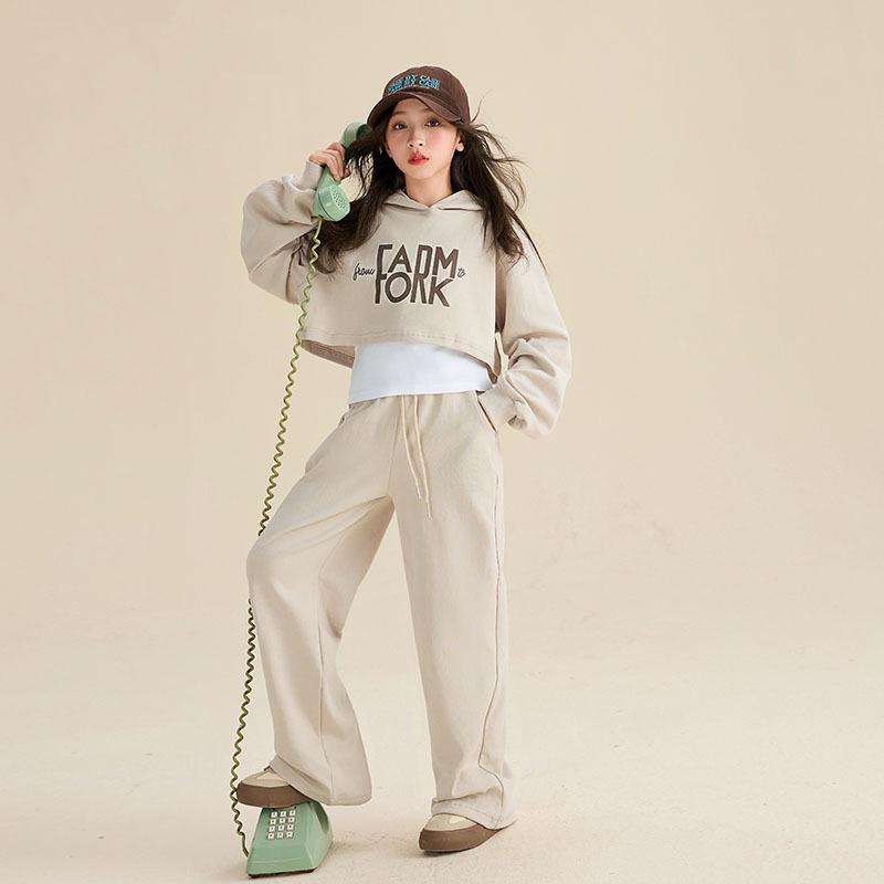 

2025 Autumn Stylish Girls Sportswear: Fashionable Sweatshirt for Older Children With Tag