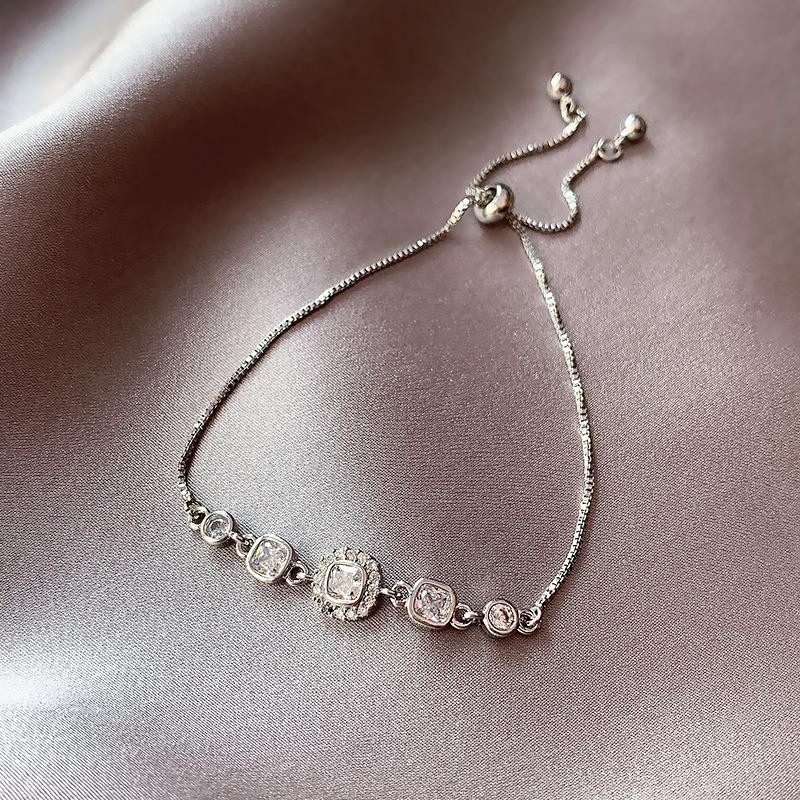 

Элегантный женский браслет с квадратным цирконием — универсальный, высококачественный и изысканный дизайн