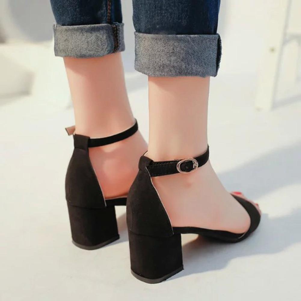 Fashion Fashionable Ladies Sandals 2025 Low Heel Buckle Strap Thick Heel Summer New Arrival Korean Style Women Shoes Rubber Sole Ankle