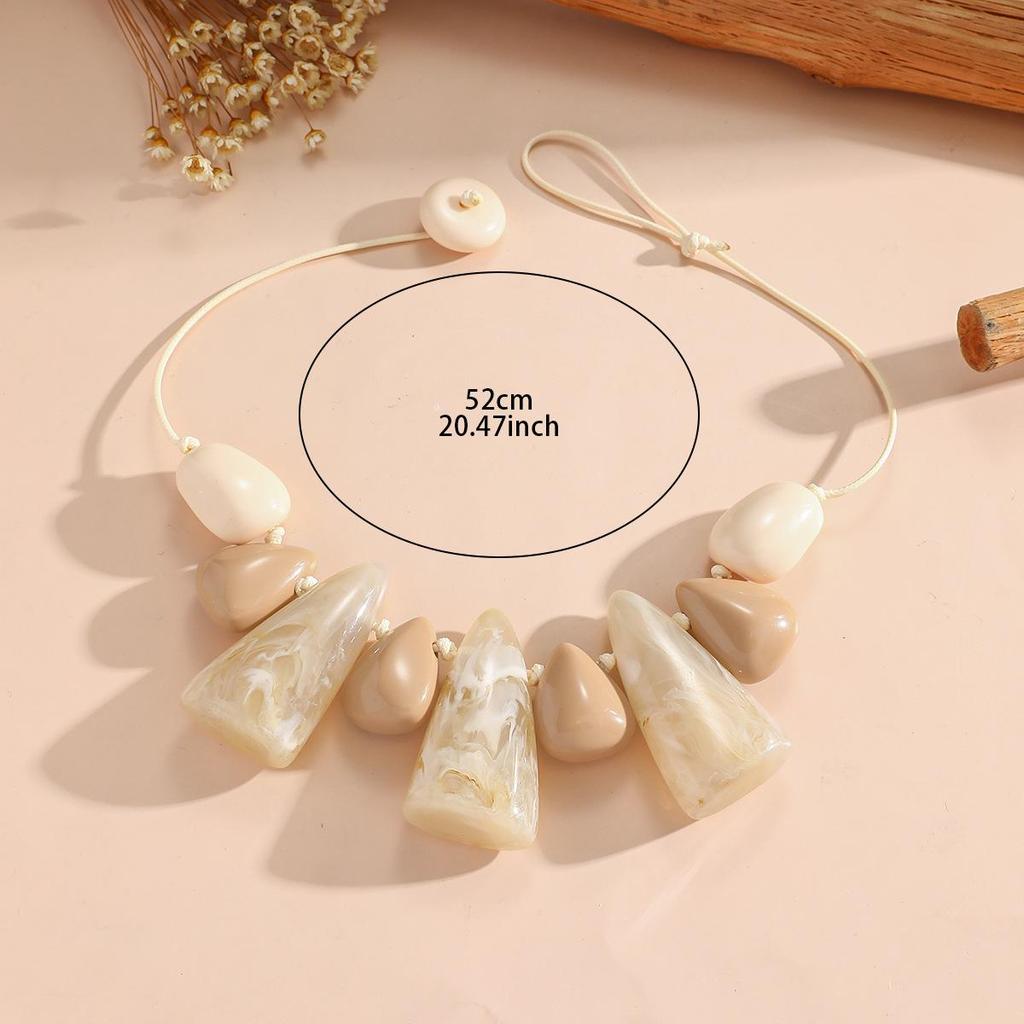 Retro Geometric Resin Necklace: Versatile Clavicle Chain with Exaggerated Design