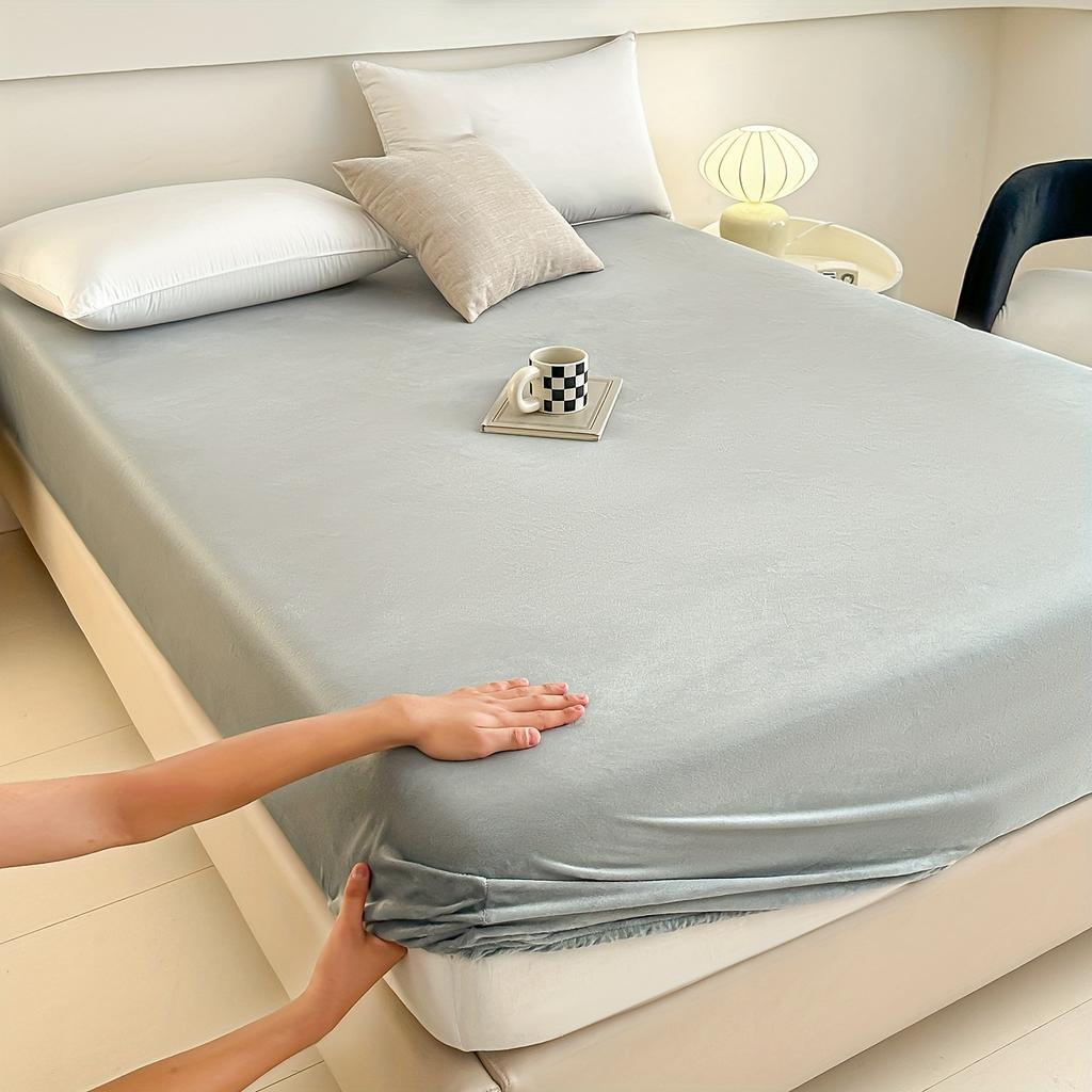 1pc Solid Color Bed Skirt, Milk Velvet Bed Skirt, Fleece Mattress Cover, Pillowcase And Pillow Core Not Included