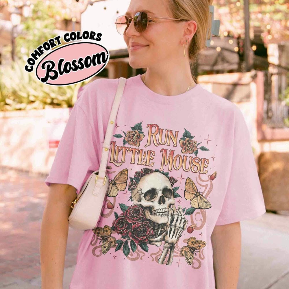 Run Little Mouse Comfort Rose Skeleton Unisex Top Dark RoUnisexce Book Lover Gifts Vintage Dark Academia Bookish Shirt Streetwear