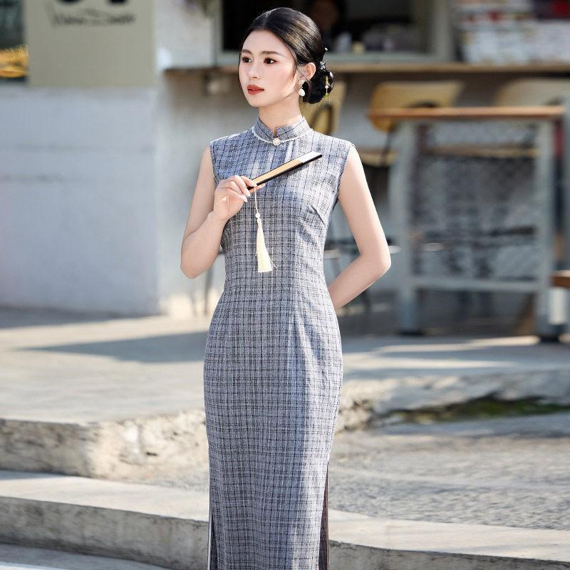 Modern Chinese-Inspired Sleeveless Long Cheongsam Dress Women 2026 Retro Style Lightweight Stretch Fabric
