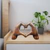 Liebe Herz Hand Figurine Herz-förmige Geste Harz Skulptur Statue Skulptur Home Office Desktop Dekoration Ornament Weihnachten Geschenk