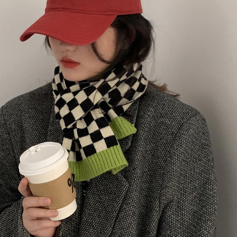 Niche checkerboard plaid knitted wool scarf women's autumn and winter black and white plaid versatile student spring and autumn scarf