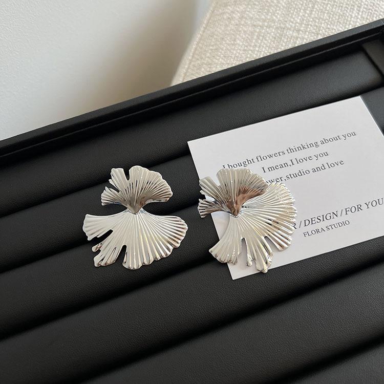 Exaggerated Personality Earrings Ginkgo Biloba Earrings Senior Sense of Temperament Versatile Earrings Earrings Earrings