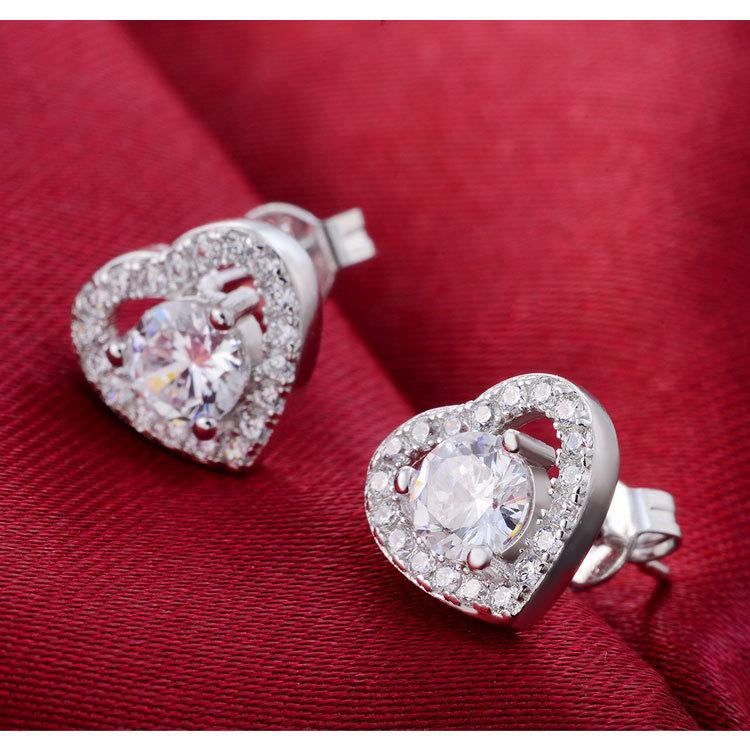 Exquisite Heart-Shaped Zircon Diamond Earrings – European & American Creative Fashion