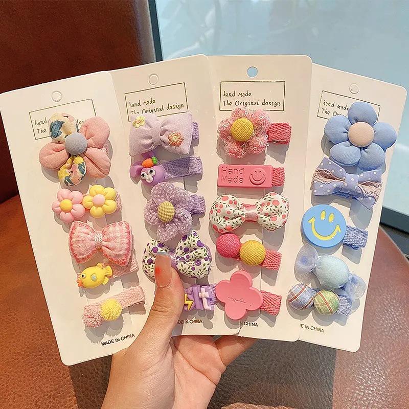 Květinové motýlkové mašle do vlasů v pastoračním stylu pro děti