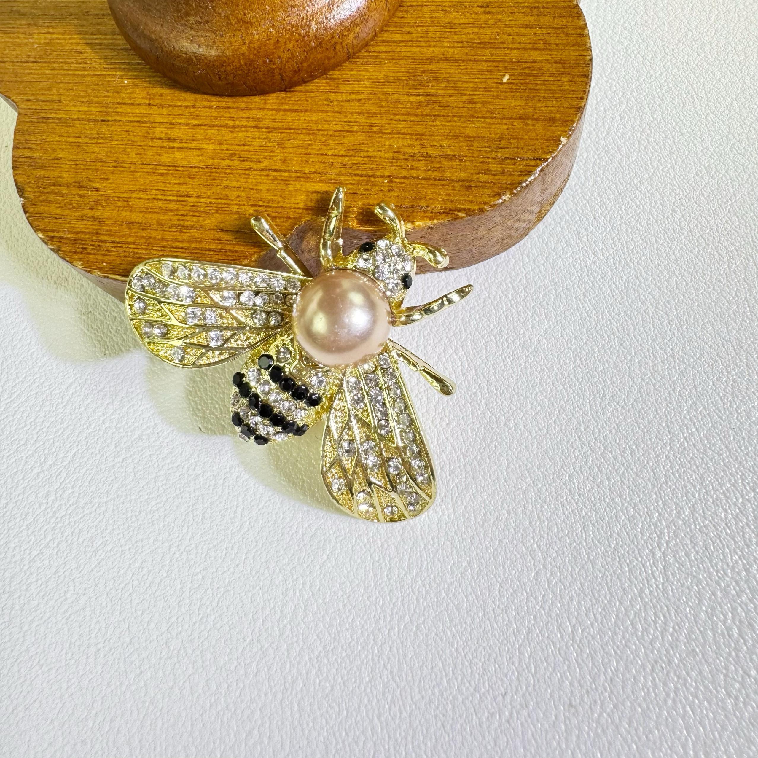 

SKEDS Classic Women Girls Fashion Exquisite Fruit Insect Badges Brooch Multi-Style Enamel Crystal Accessories Pin For Lady
