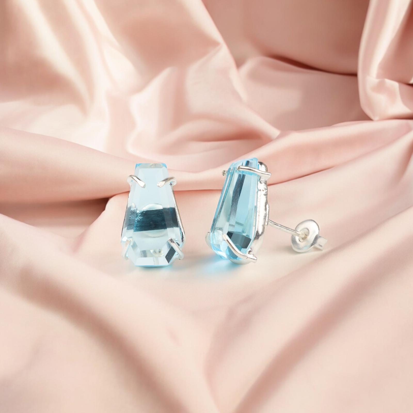 

Небесно-голубой топаз драгоценный камень 925 стерлинговое серебро ювелирные изделия ручной работы серьги-пусеты 0,6 EE-131-12