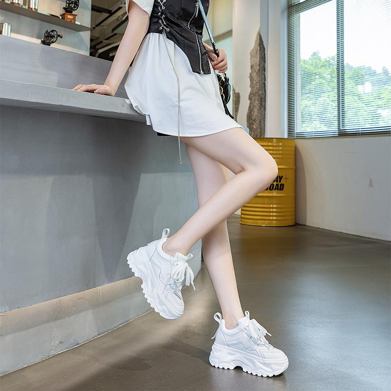 Papa-Schuhe Damen Ins Tide 2025 Frühling und Herbst neu Leder atmungsaktiv Sport dicke Sohle Innenhöhe erhöht weiße Schuhe kleine Größe 32