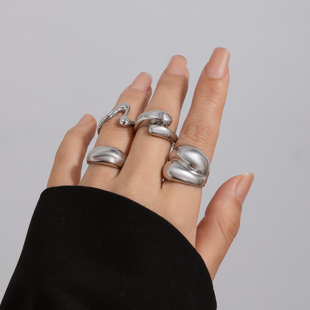 Design Sense Lava Metal Smooth Opening Ring Ring for Women's Niche Texture Geometric Curved Ring
