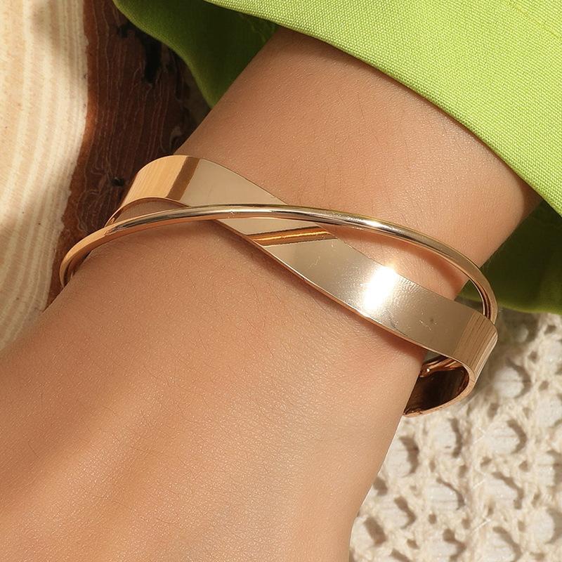 Irregular Geometry Metal Adjustable New Design Gold Plated Mobius Bracelet Women's Luxury Gifts Bracelet for Women Punk Jewelry
