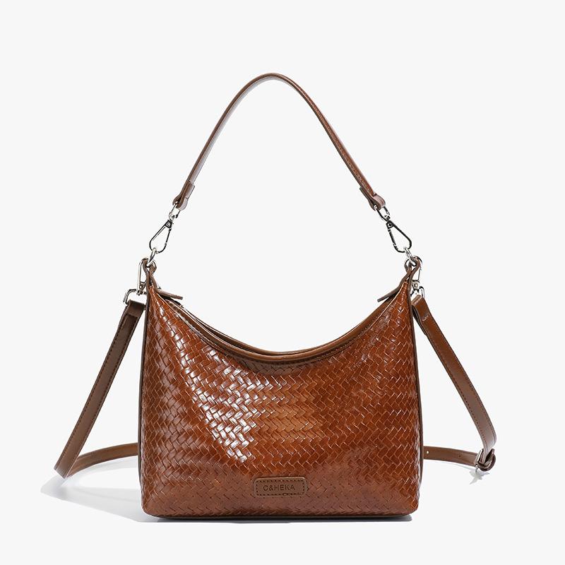 

2025 new fashion woven handbag casual versatile high sense summer shoulder underarm bucket bag tote bag коричневый