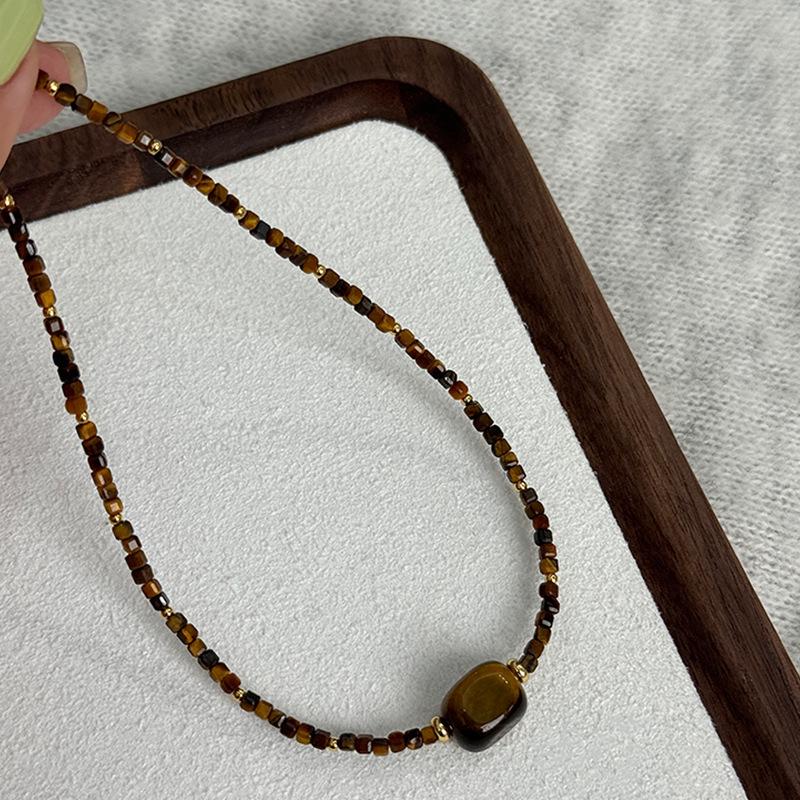 2025 Retro Tiger Eye Necklace: Elegant, Versatile Clavicle Chain with a High-End Luxury Feel