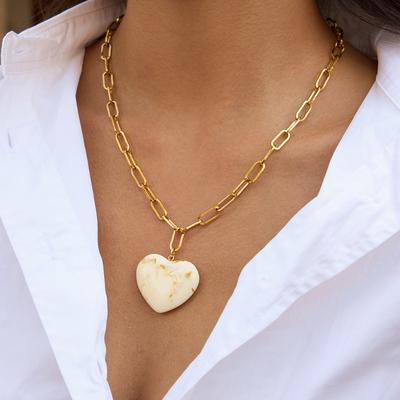 Light Luxury Retro Style 18K Gold, Love Resin Pendant Necklace Accessories Jewelry