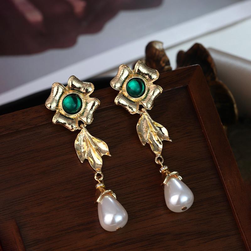 

Long Vintage Metal Dangle Post Earrings For Women Elegant Ear Drop Sparkling Zircon Jewelry Holiday Accessories