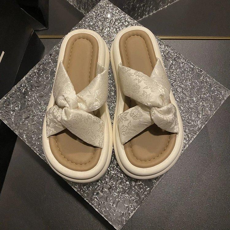 

Retro one-word platform slippers 2024 summer new shoes fashion casual middle heel women s shoes versatile sandals 40 бежевий