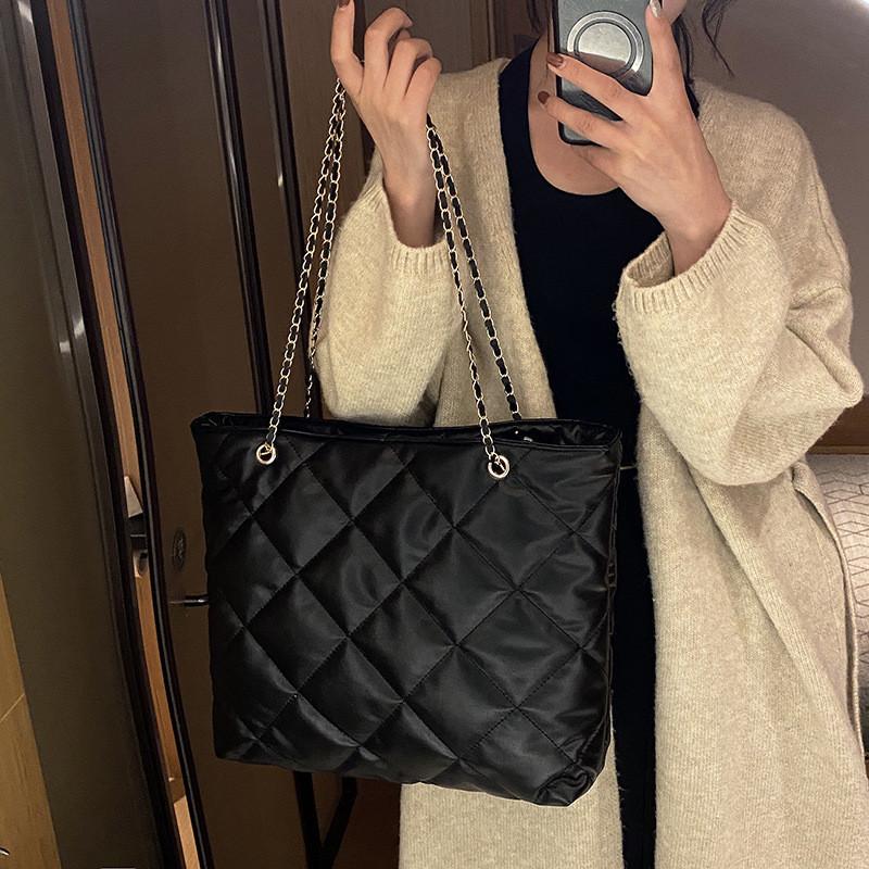 Stylish 2023 Womens Quilted Tote Bag Large Capacity Urban Chic Shoulder Bag