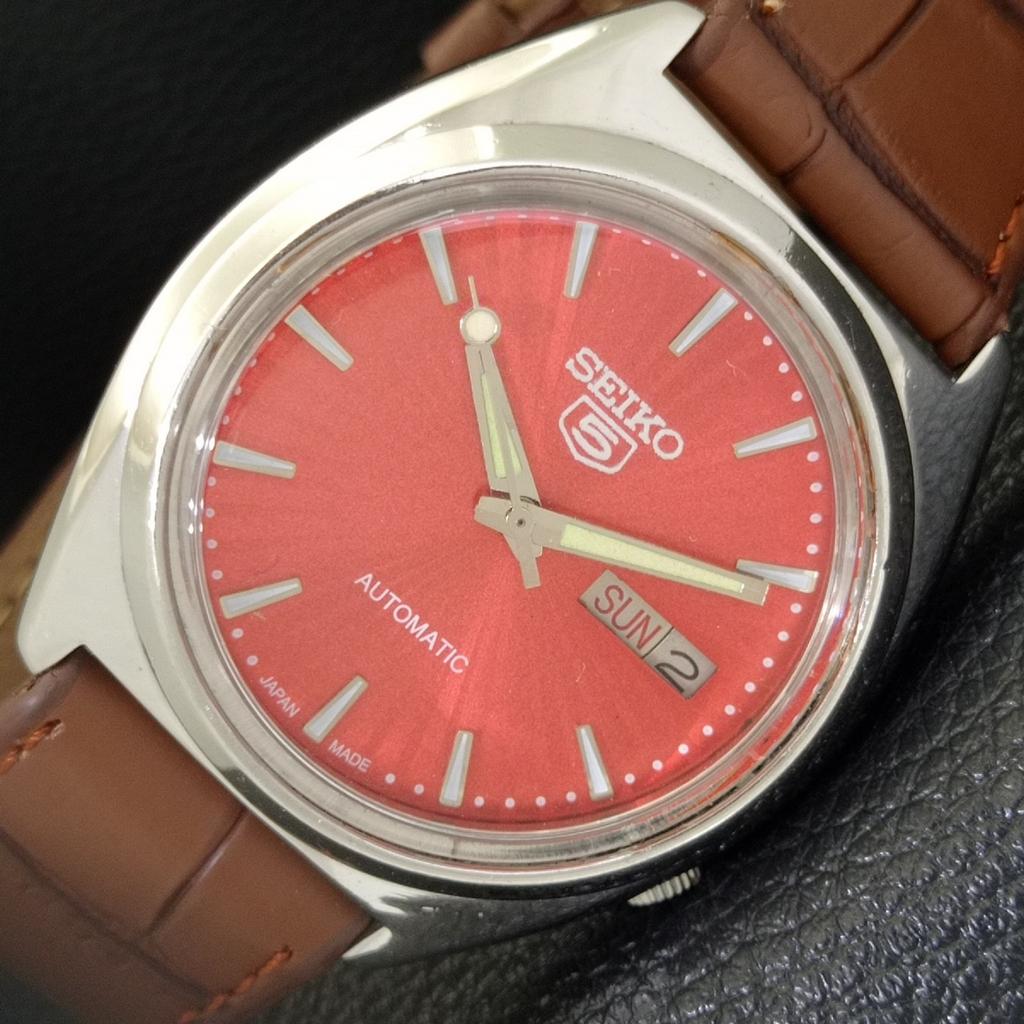 

JAPAN 7009A VINTAGE SEIKO 5 AUTOMATIC MENS RED COLOR DIAL WATCH a701361-5 R206a-a701361
