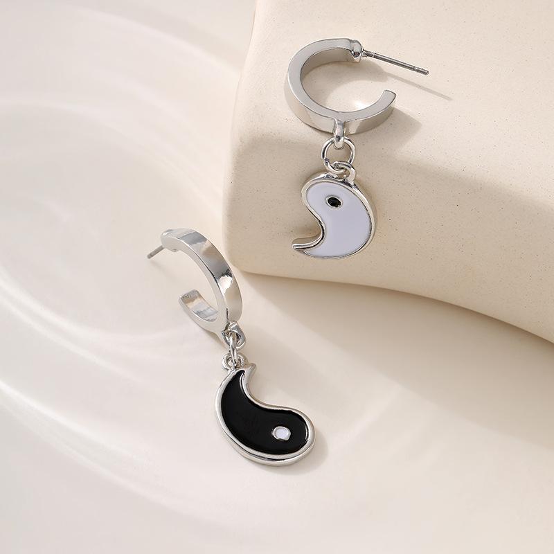 New Retro Design Dripping Tai Chi Comma Earrings Simple Fashion Stud Earrings Women