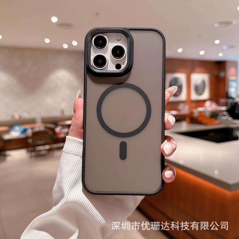 Frosted Magnetic Suction Is Suitable for iPhone11promax Drilled Lens Frame, Mobile Phone Case, Apple 11 Skin Feeling All-inclusive Sheath.