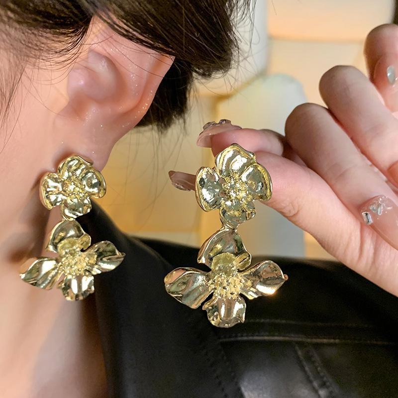 Hochwertige Metall-Blumenohrringe mit S925 Silberstift für Damen - Europäischer & Amerikanischer Kalter Stil