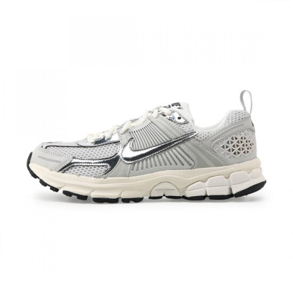 Nike Women S Running ShoeS 2 optionS Vomero 5  gS 