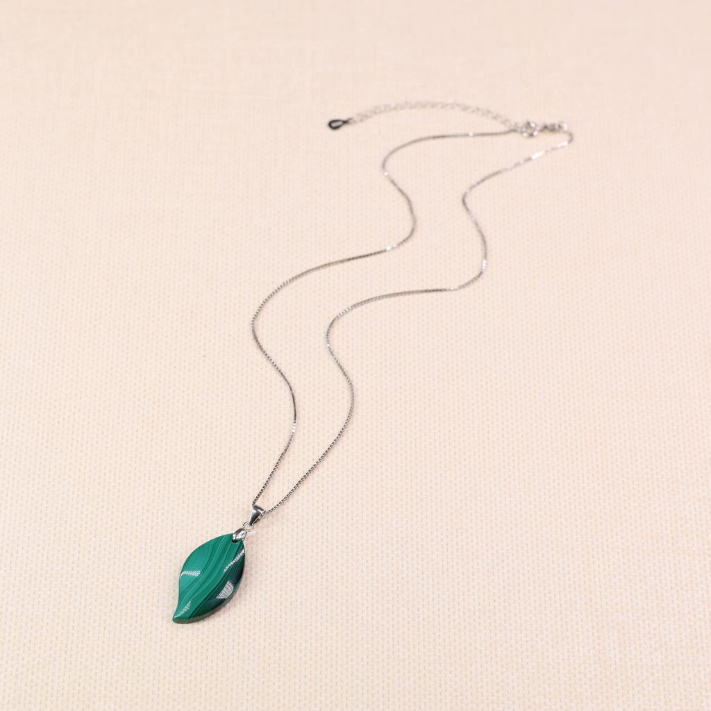 Malachite Leaf Natural Blessing Amulet Power Stone Pendant for Women [Koai]