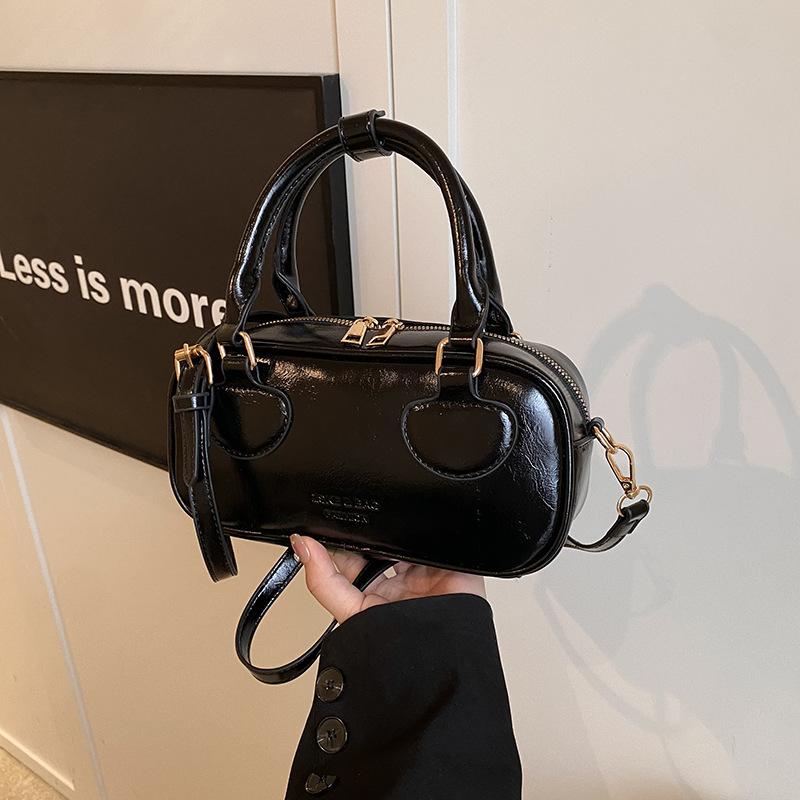 

Портативная сумка для боулинга женская 2025 новая модная простая сумка-подушка на одно плечо сумка-мессенджер трендовая 23.5*8*11.5