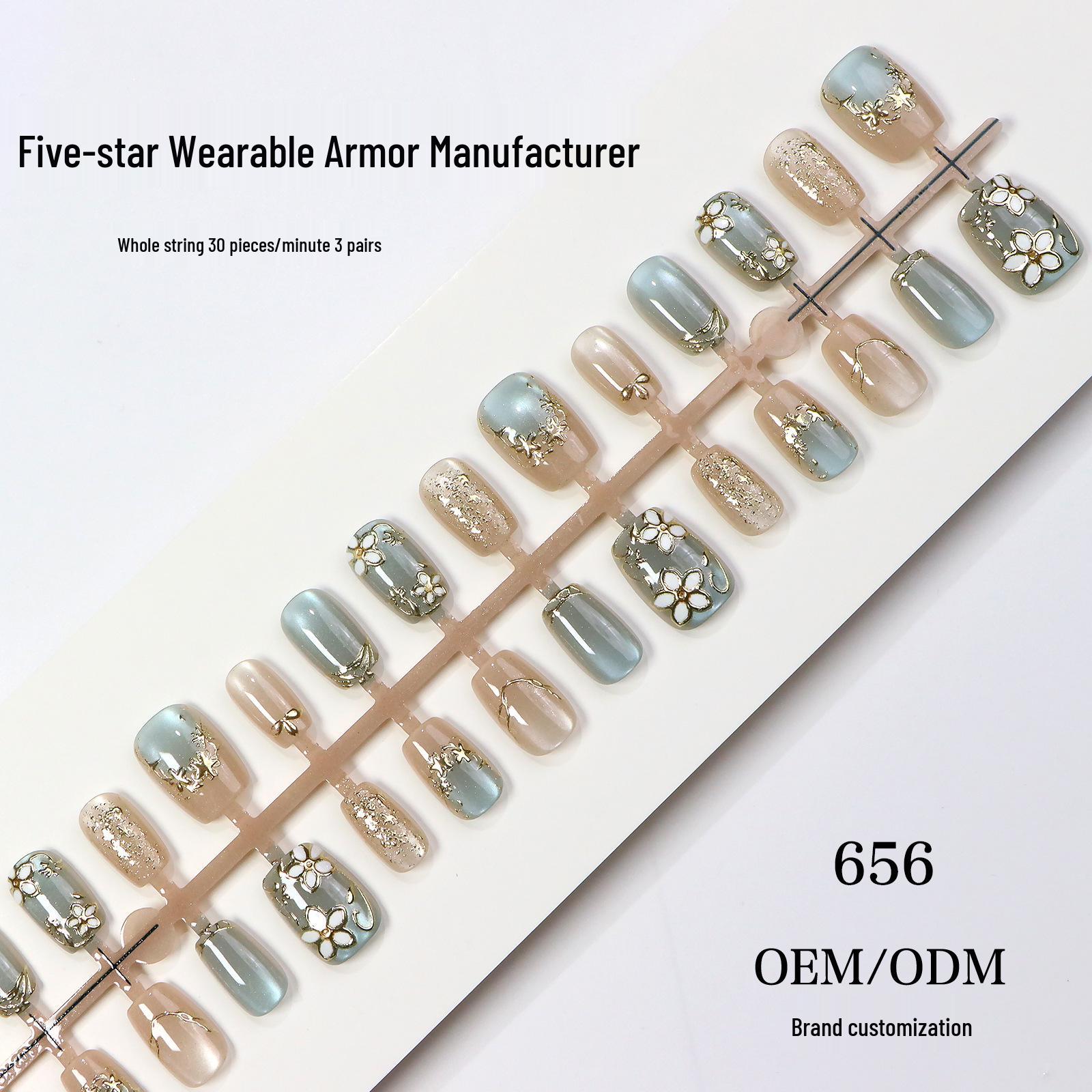 White Moonlight Cat Eye Press-on Nails with Gold-Plated Blue Gemstones - High Quality, Sparkling Manicure Nail Tips