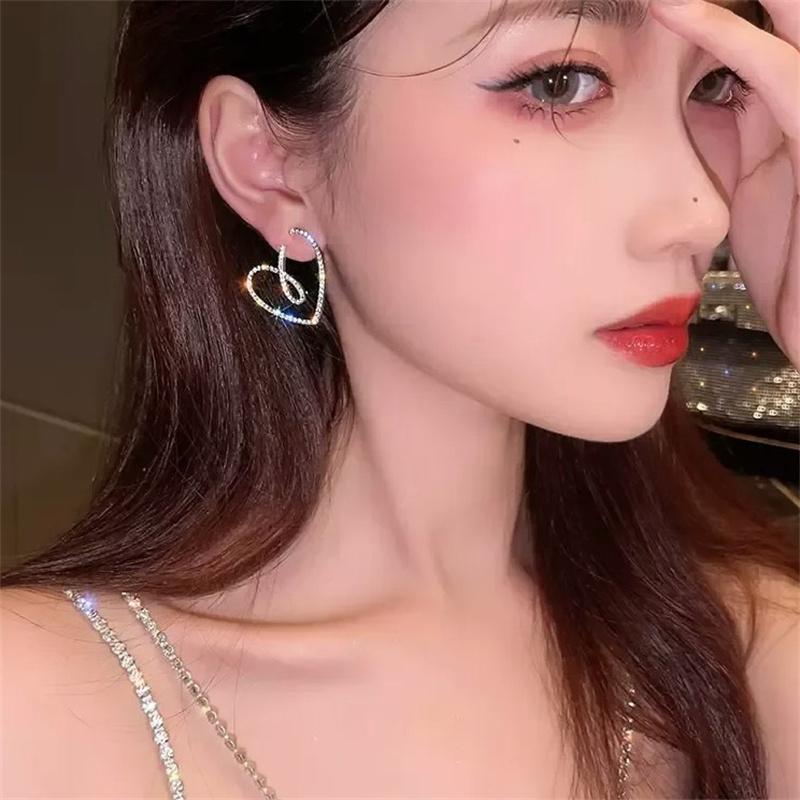 Exquisite Heart Shape Stud Earrings For Women Shining Cz Zircon Hollow Out Design Big Wedding Earring Girl Temperament Jewelry