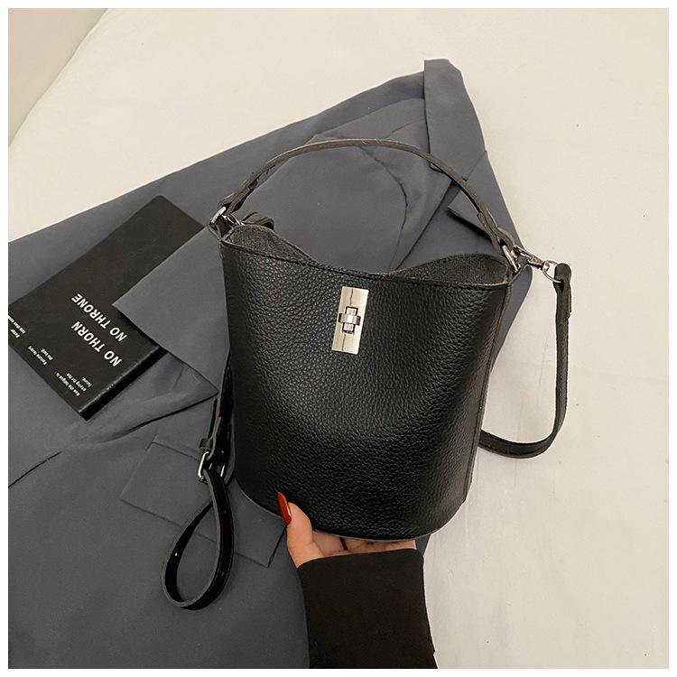 Small Bag Women's Summer New Versatile Niche Design Messenger Bag Bucket Shoulder Bag