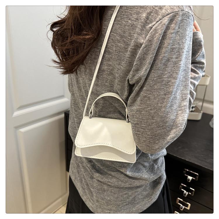 New Vintage Faux Leather Shoulder Bag for Women Solid Color Minimalist Niche Design Commute Handbag