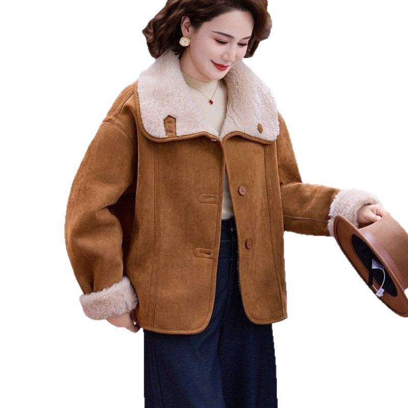 Middle-aged and Old Women's Mother Winter Coat Short Front Shoulder Fashion Women's Autumn and Winter Fur Integrated Coat Piled and Thickened