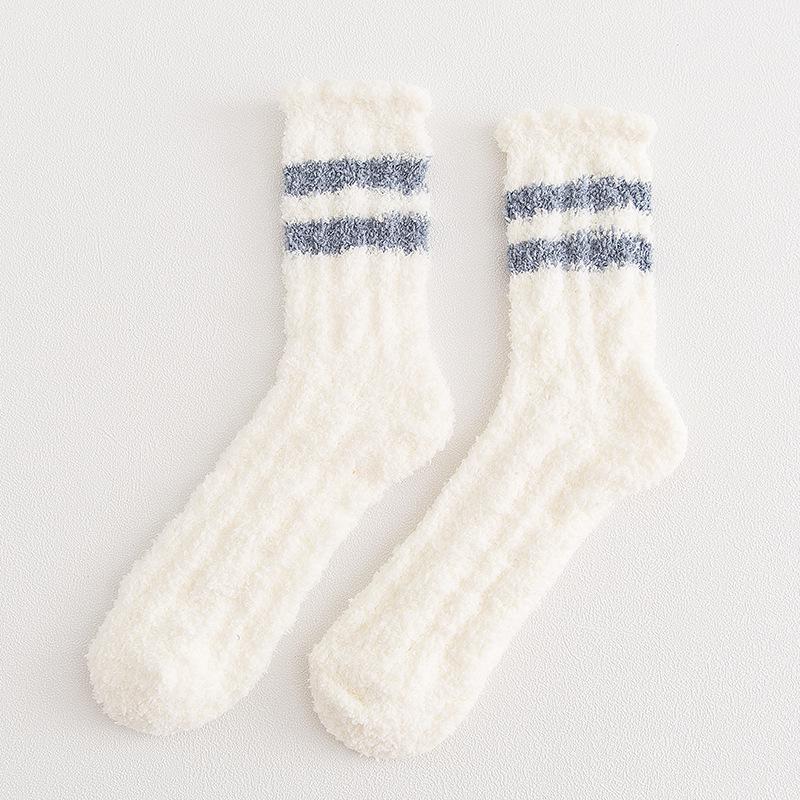Women's Mid-Calf Coral Fleece Socks: Half-Sided Fleece, Cat Paw Design, Cute & Cozy for Autumn/Winter