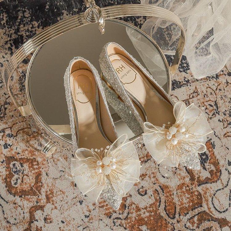 

Новые туфли на высоком каблуке, женские туфли на толстом каблуке, два способа носки, не утомляющие ноги, туфли для подружки невесты, свадебные туфли с бабочкой, женские туфли-лодочки 40 серебряный