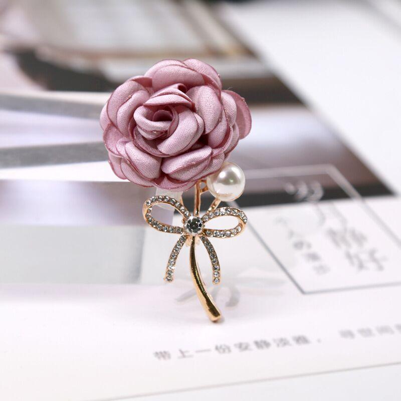 Koreansk Stil Dame Blomst Diamant Brosje Perle Rose Mote Kåpe Brosje Nål Personlighet Alt-match Tilbehør