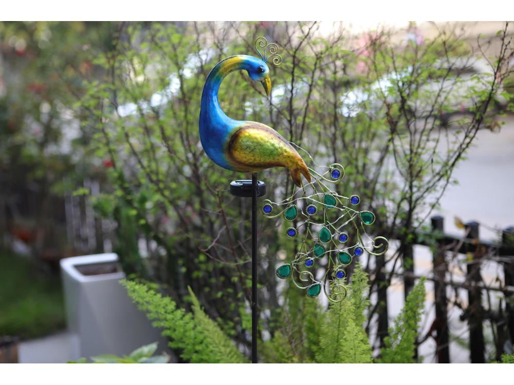 Waterproof LED Solar Peacock Lawn Light: Metal Art Garden Decoration