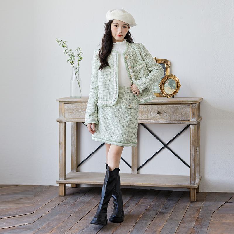 2025 Girls' Spring Autumn Stylish Three-Piece Set: Sweater and Skirt