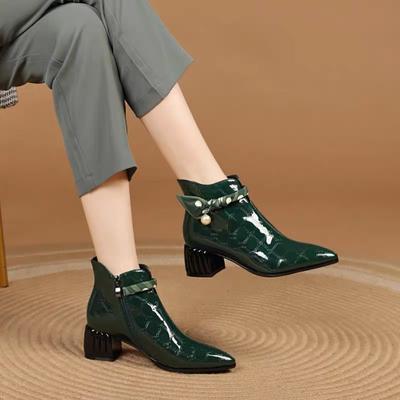 Fashion 2024 New Fashion Patent Leather Women's Slip-On Embossed Flower Short Boots Pearl Winter Side Pull Pointed Toe