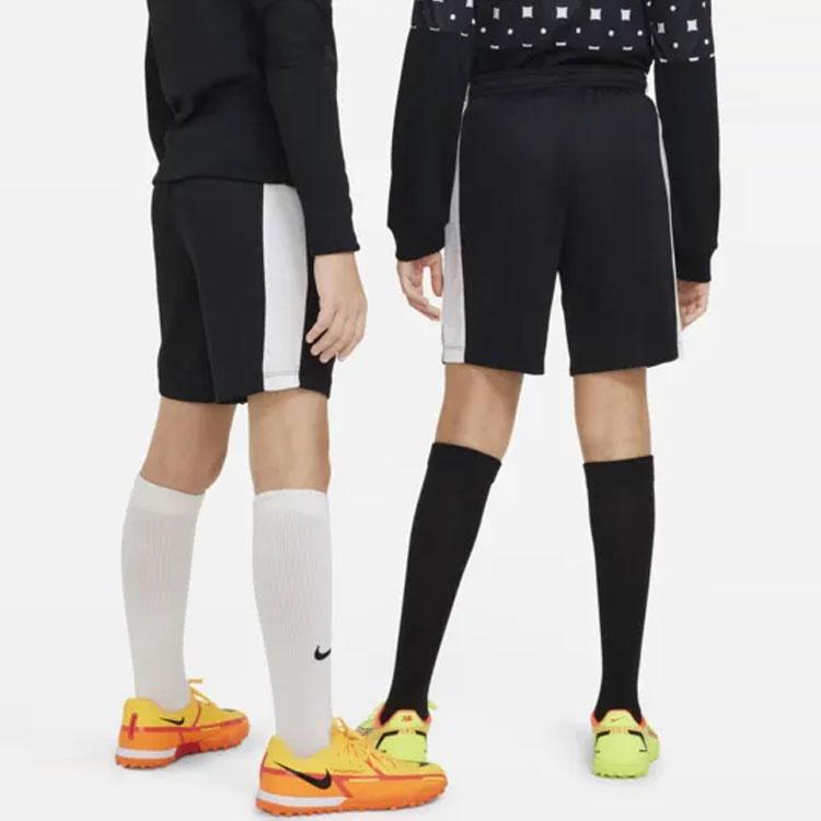 Nike Spodenki chłopięce Dri-FIT Academy 23 z blokiem kolorów i nadrukiem logo, proste nogawki Spodenki chłopięce Czarne DX5476-010