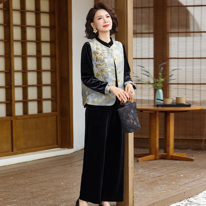 

Elegant Chinese-Style Gold Velvet Spring Suit for Moms - Three-Piece Set for Middle-Aged & Elderly Women (2026) XL (90-115 jin)