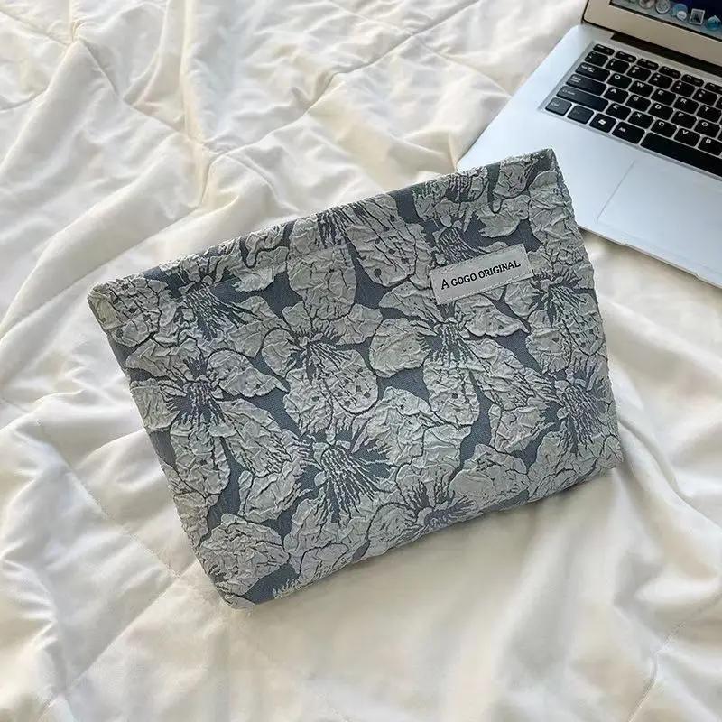 Pink Floral Embossed Portable Bag, Stylish Beautiful Cosmetic Bag, Large Capacity Simple Storage Bag, Suitable for Everyday Use